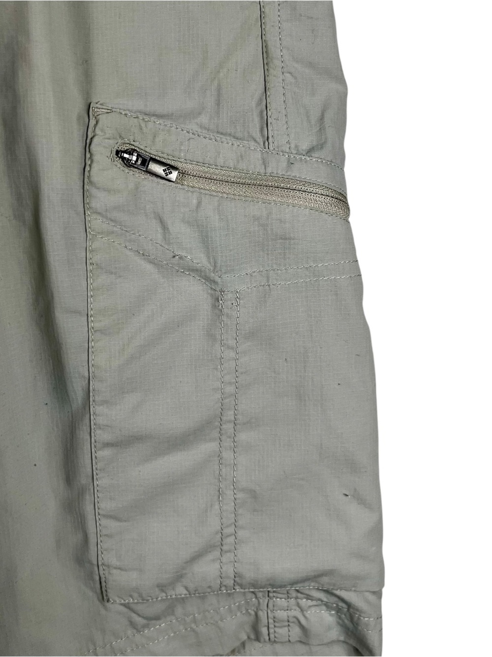 RColumbia Omni- ShadeMen's Cargo Shorts in Light Khaki - size 30 - Picture 7 of 8